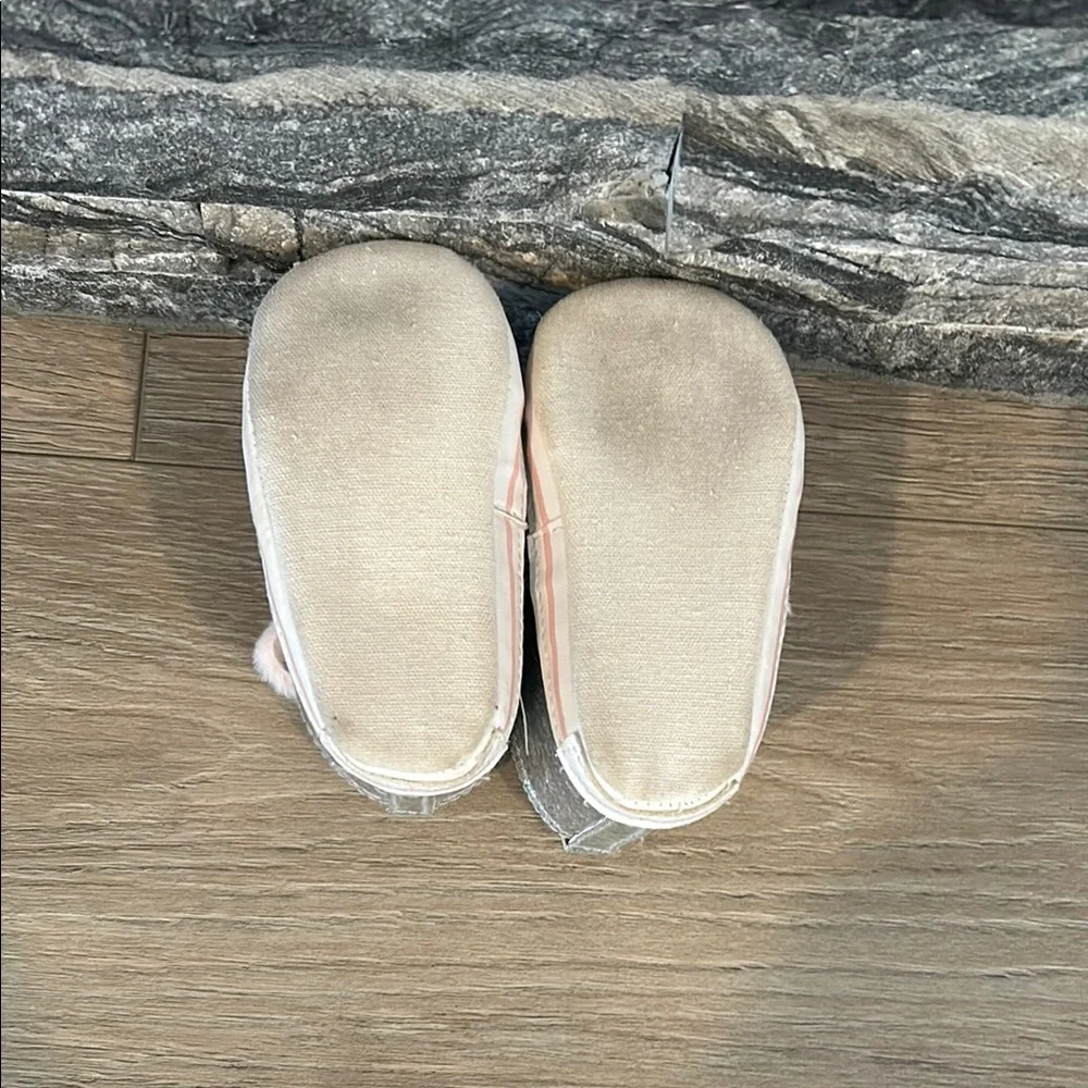 Rising Star‎ infant 9-12 month Glittery Silver and Pink Shoes